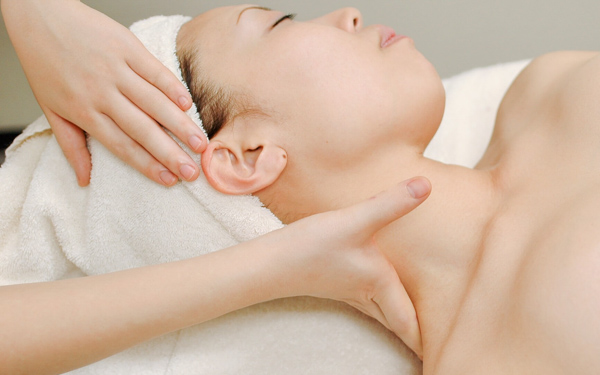 フェイシャルマッサージ